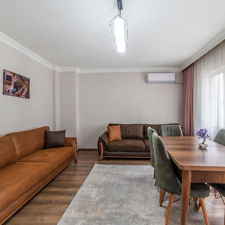 Centrally Located 2 Bedroom Apt With Netflix Bursa Luaran gambar